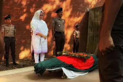 রাষ্ট্রীয় মর্যাদায় বীর মুক্তিযোদ্ধা ও চিত্রশিল্পী সাঈদা কামালকে দাফন